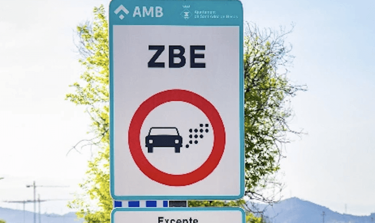 Santa Coloma començarà a multar els vehicles sense distintiu ambiental a partir del 31 de desembre