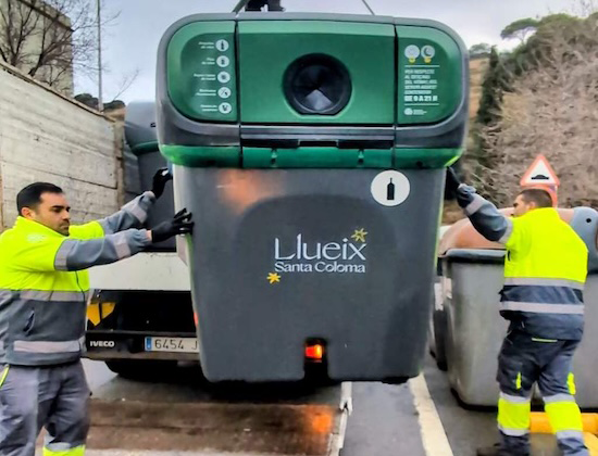 Comença la renovació dels contenidors per millorar la recollida de residus a tota la ciutat